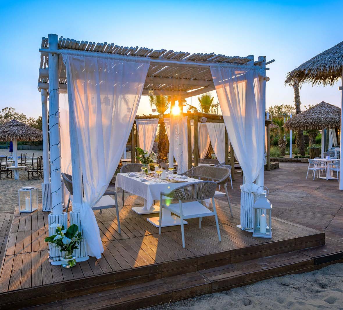 Ristorante sulla spiaggia — Pareus Beach Resort