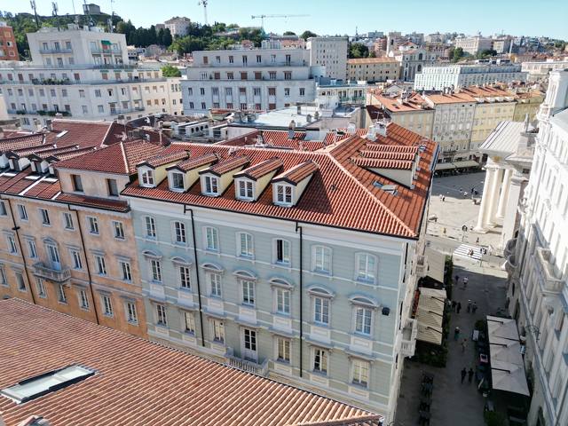 Der Altbau in der Via San Nicolò von oben