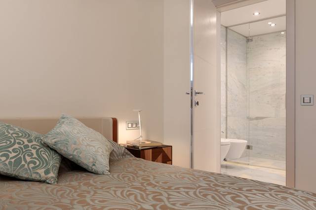 Schlafzimmer mit Blick auf die Marina